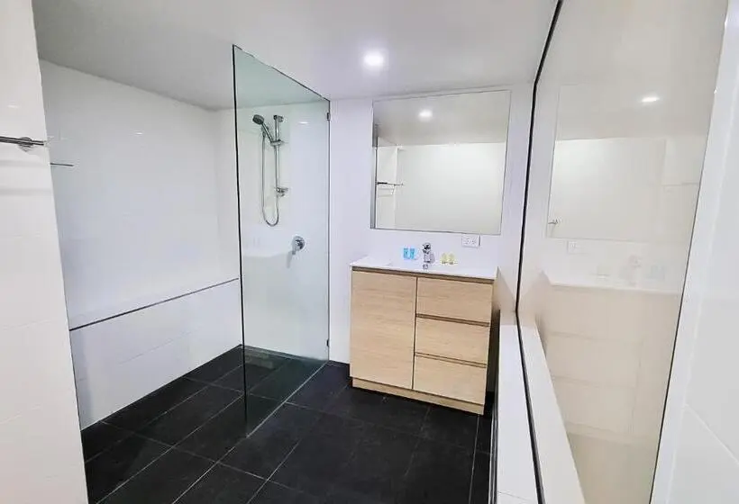 スタンダードスタジオ, Tiki Hotel Apartments Surfers Paradise