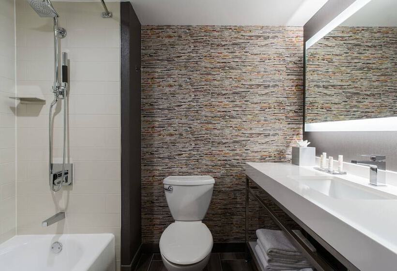 غرفة قياسية سرير مزدوج ذات إطلالة, Baltimore Marriott Waterfront