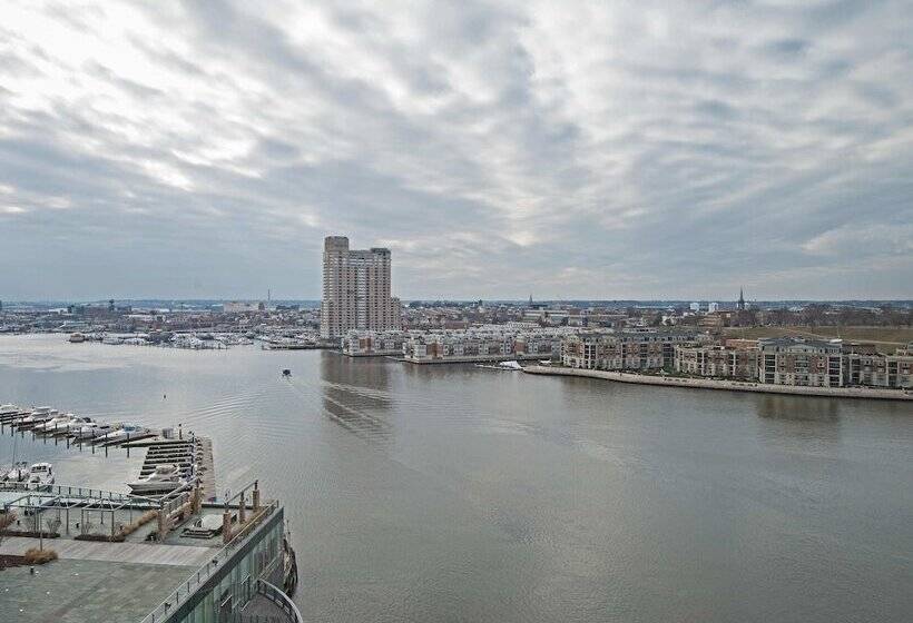 전망 스탠다드 룸 더블 침대, Baltimore Marriott Waterfront