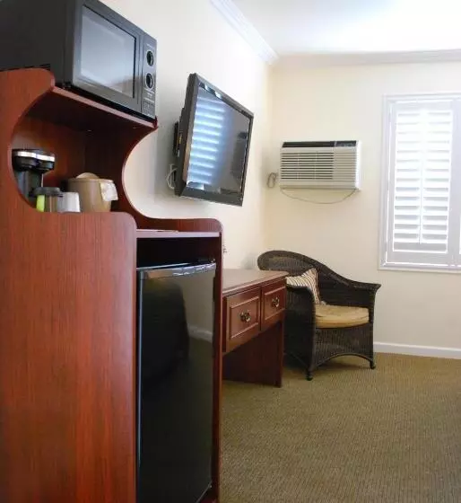 اتاق استاندارد با تخت بزرگ, Bella Capri Inn And Suites