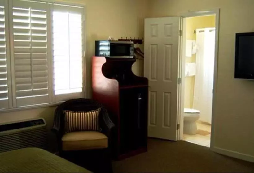 اتاق استاندارد با تخت بزرگ, Bella Capri Inn And Suites