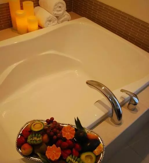 سوئیت دلوکس 2 خوابه, Bella Capri Inn And Suites