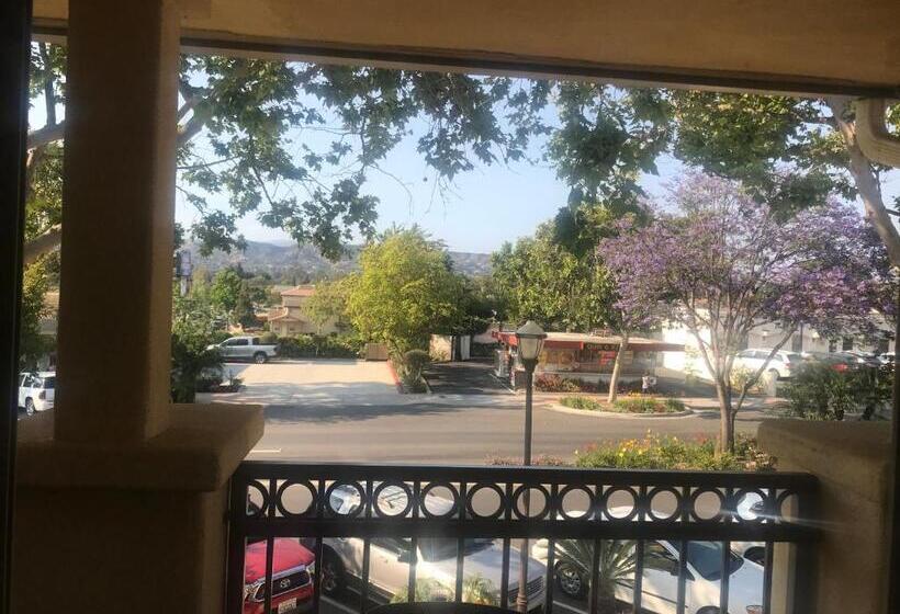 标准间带阳台, Bella Capri Inn And Suites