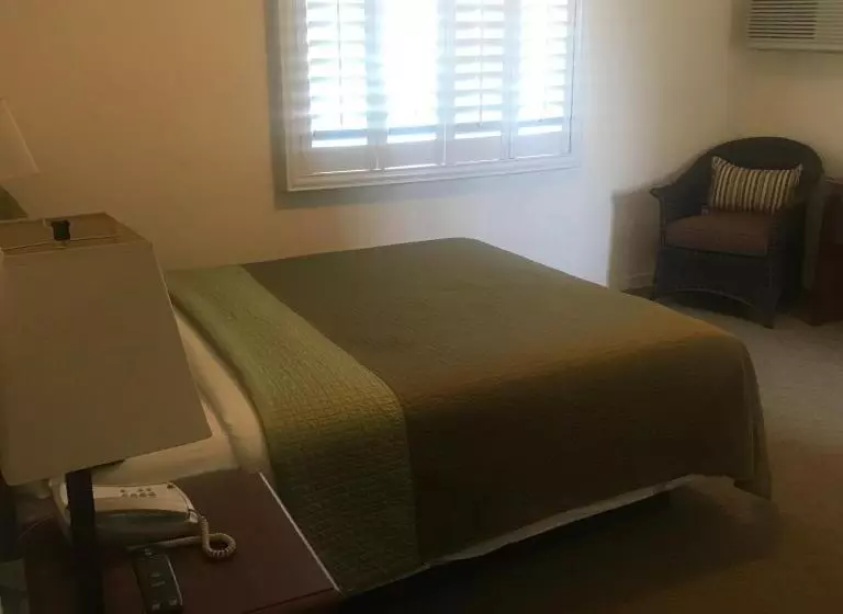 اتاق استاندارد با چشم‌انداز باغ, Bella Capri Inn And Suites