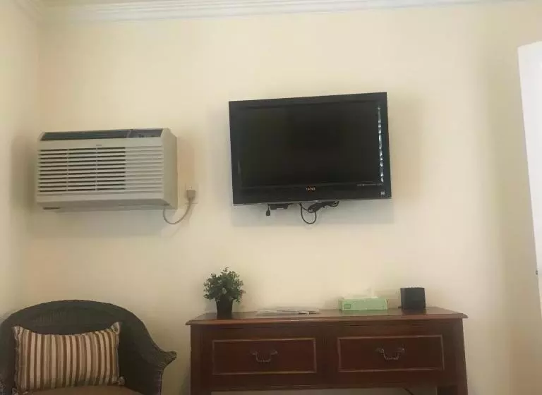 اتاق استاندارد با چشم‌انداز باغ, Bella Capri Inn And Suites