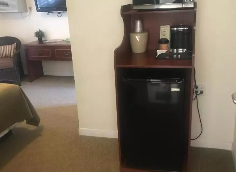 اتاق استاندارد با چشم‌انداز باغ, Bella Capri Inn And Suites