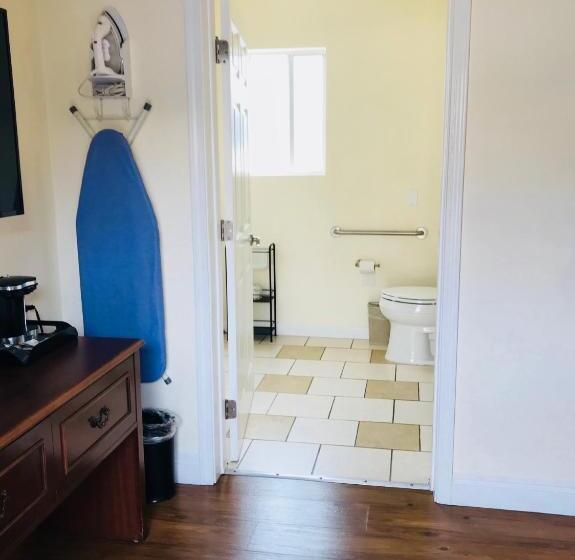 身障者適用キングサイズベッドルーム, Bella Capri Inn And Suites