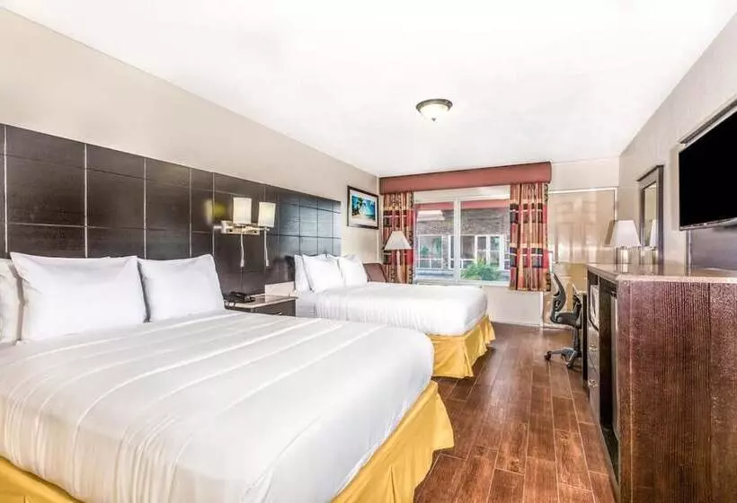 Standard-huone 2 Parivuodetta, Econo Lodge Inn & Suites