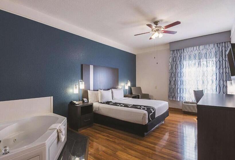 מיטת קינג בסוויטה, La Quinta Inn & Suite Kingwood Houston Iah Airport 53200