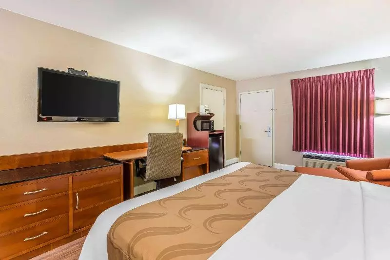 Standard-invahuone, La Quinta Inn & Suite Kingwood Houston Iah Airport 53200