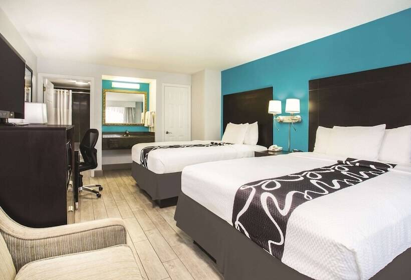 חדר סטנדרט שתי מיטות זוגיות, La Quinta By Wyndham Oceanfront Daytona Beach