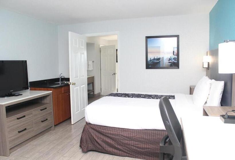 חדר סטנדרט נוף לעיר, La Quinta By Wyndham Oceanfront Daytona Beach