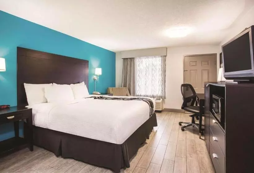キングサイズベッドのスタンダードルーム, La Quinta By Wyndham Oceanfront Daytona Beach