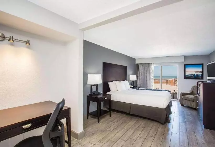 身障者適用キングサイズベッドルーム, La Quinta By Wyndham Oceanfront Daytona Beach