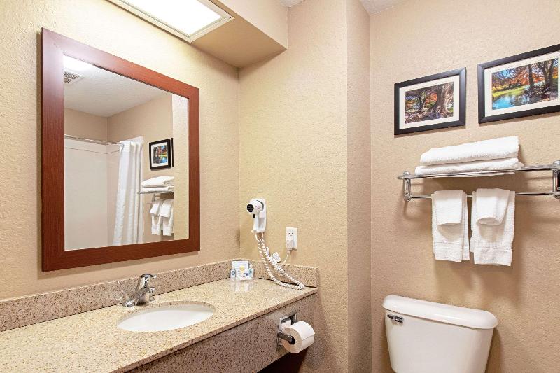 חדר סטנדרט נוף לעיר, La Quinta By Wyndham Oceanfront Daytona Beach