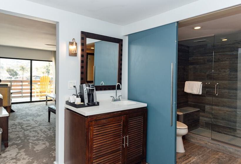 غرفة بريميوم مطلّة علي البحيرة, Lakehouse Resort