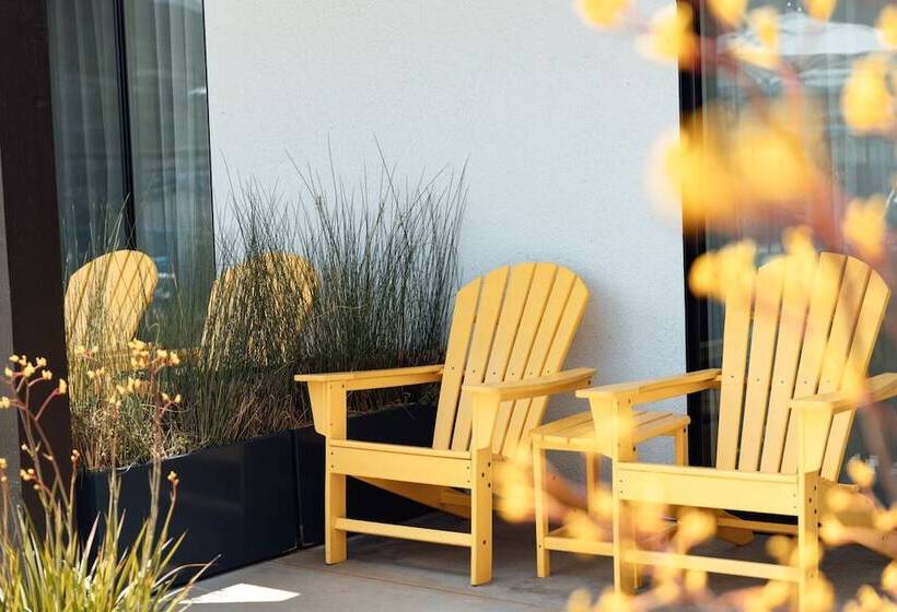 غرفة بريميوم مطلّة علي البحيرة, Lakehouse Resort