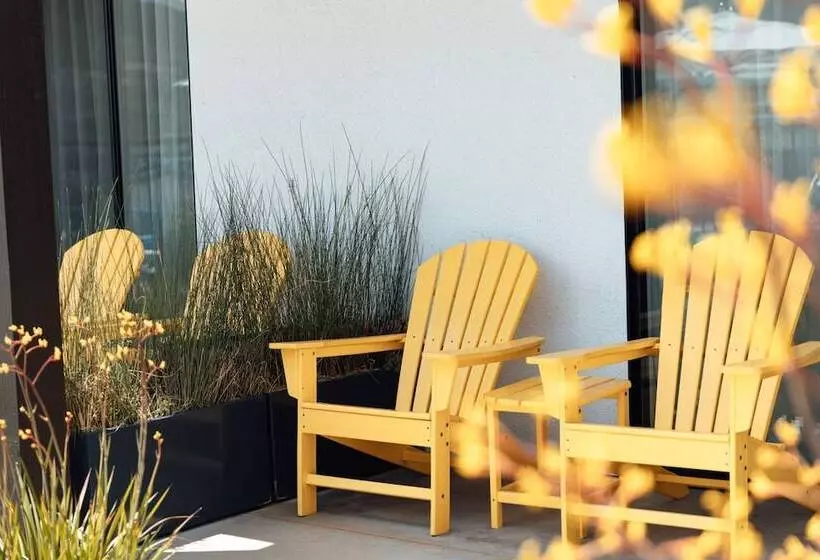 اتاق پریمیوم با چشمانداز دریاچه, Lakehouse Resort