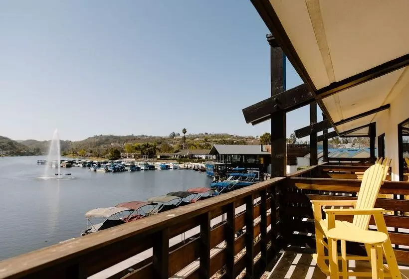 اتاق پریمیوم با چشمانداز دریاچه, Lakehouse Resort