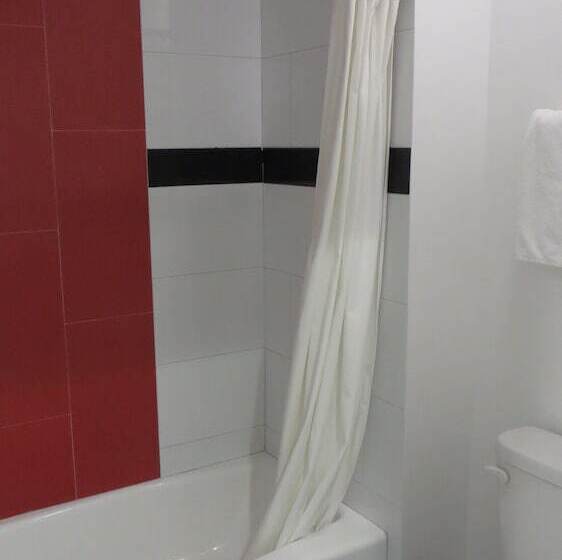 غرفه قياسيه سريرين مزدوجين, Legend Hotel Hollywood