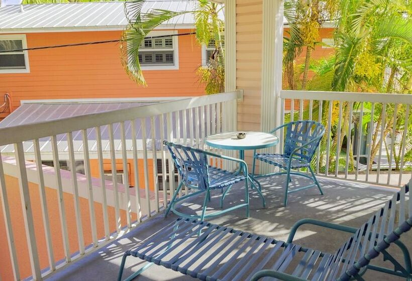 디럭스 주니어 스위트, The Lighthouse Resort Inn & Suites