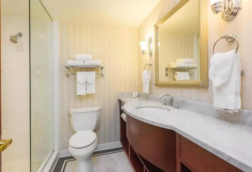 اتاق لوکس با تخت بزرگ, Marcus Whitman Hotel And Conference Center