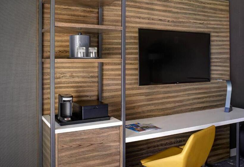 חדר סטנדרט עם מיטת קווין, Marriott Indianapolis North