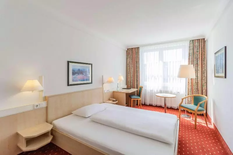 キングサイズベッドのスタンダードルーム, Marriott Savannah Riverfront