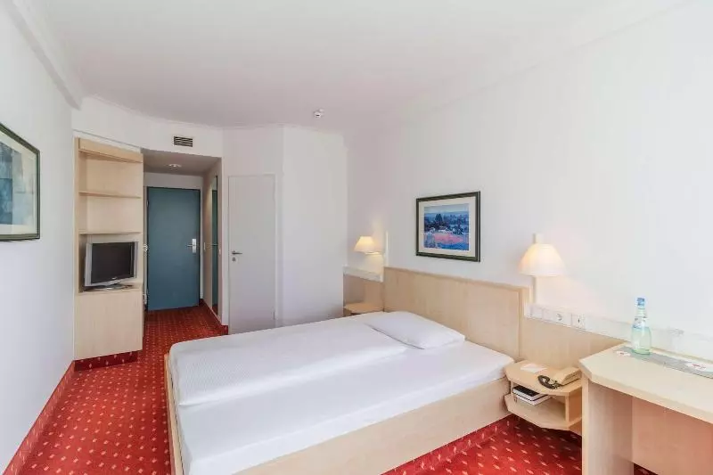 キングサイズベッドのスタンダードルーム, Marriott Savannah Riverfront