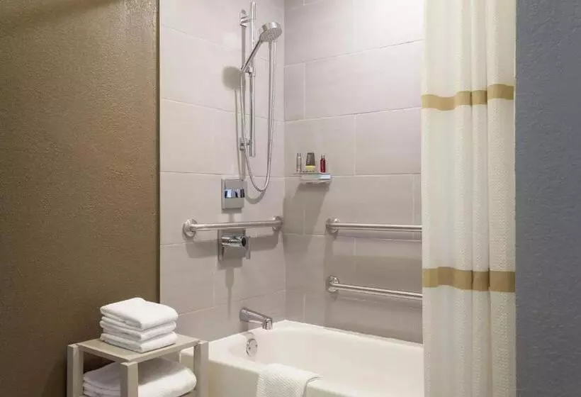 キングサイズベッドのスタンダードルーム, Marriott Savannah Riverfront