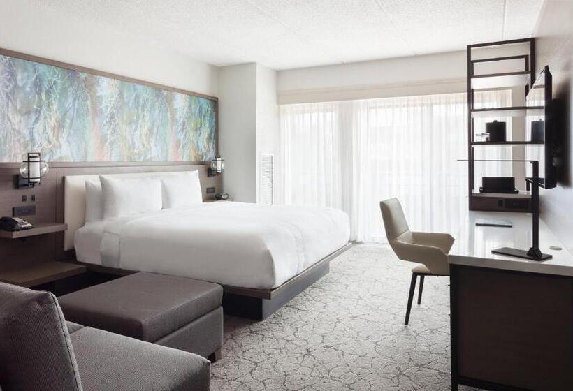 带大床的标准间, Marriott Savannah Riverfront