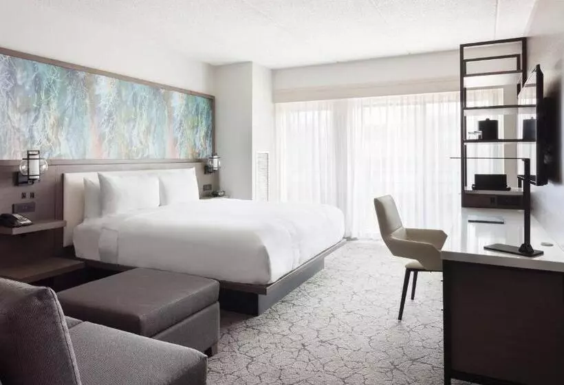 キングサイズベッドのスタンダードルーム, Marriott Savannah Riverfront