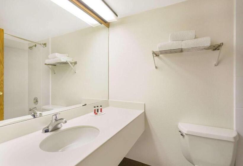 Люкс Deluxe Кровать Кинг, Ramada By Wyndham Cedar City
