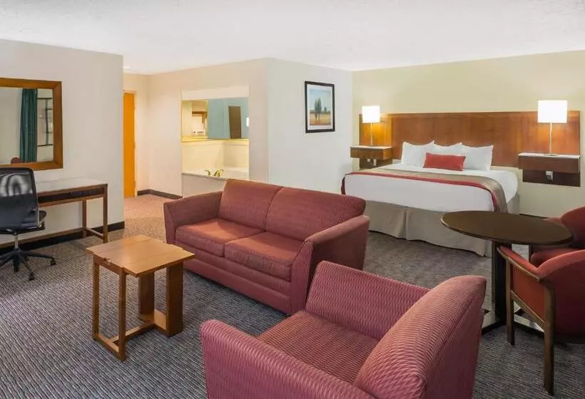 キングサイズベッドのデラックススイート, Ramada By Wyndham Cedar City