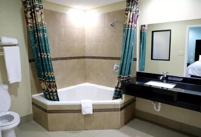 キングサイズベッドのスイートルーム, Ranger Inn & Suites