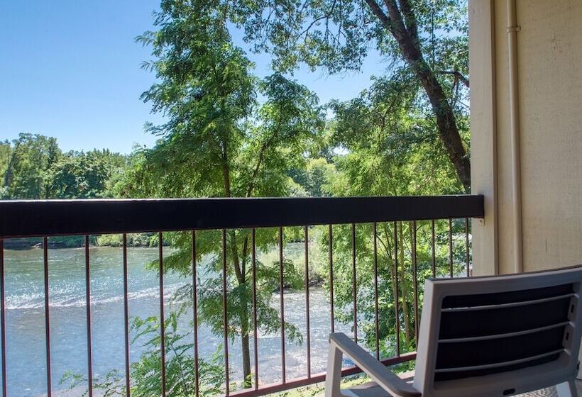 חדר סטנדרט שתי מיטות זוגיות, Riverside Inn