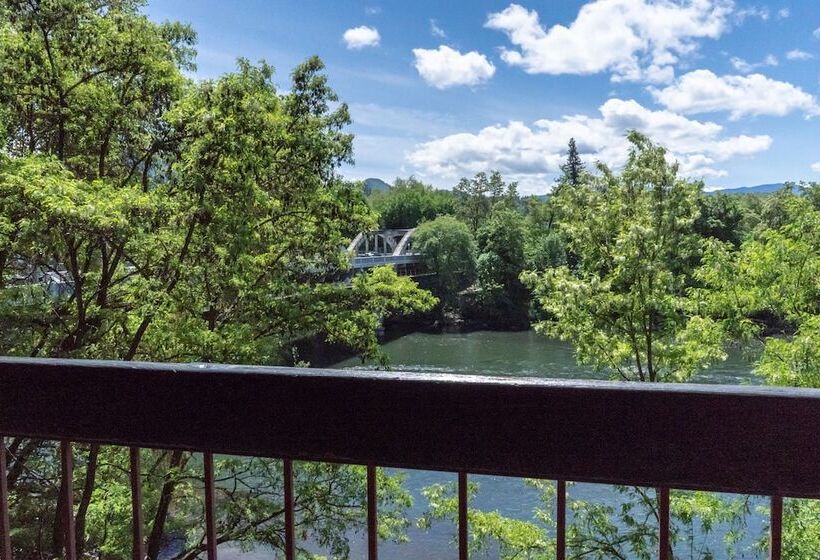 스탠다드 룸 더블 침대, Riverside Inn