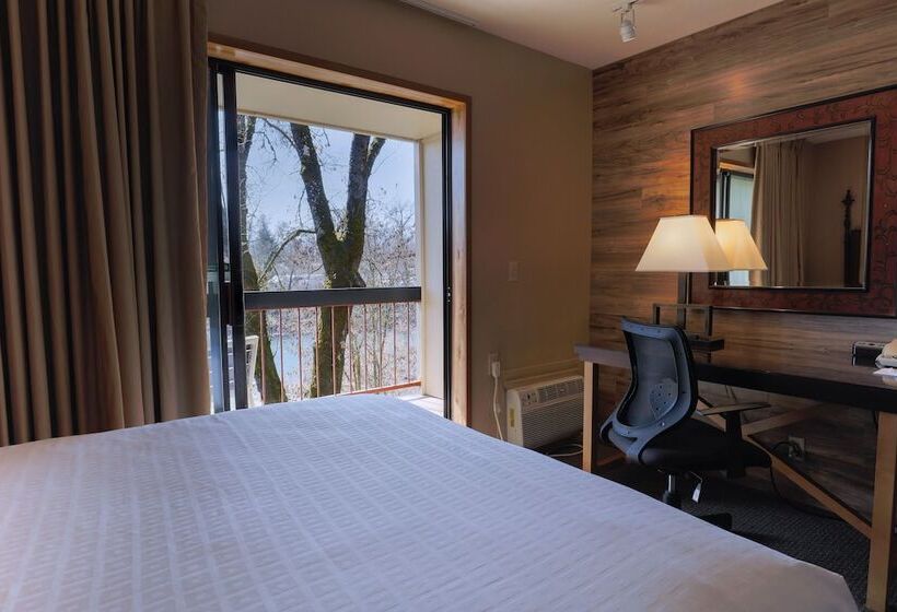 Номер Deluxe, Riverside Inn