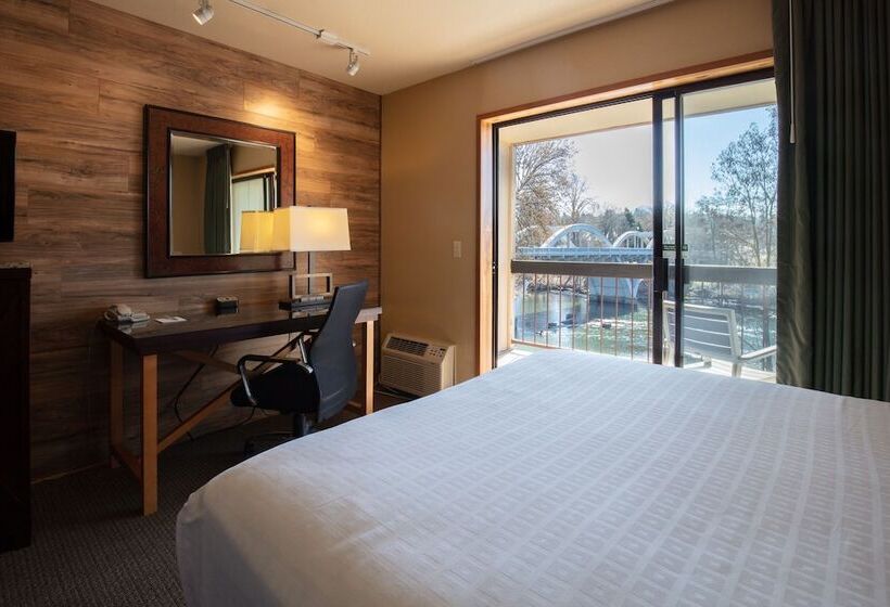 Номер Deluxe, Riverside Inn