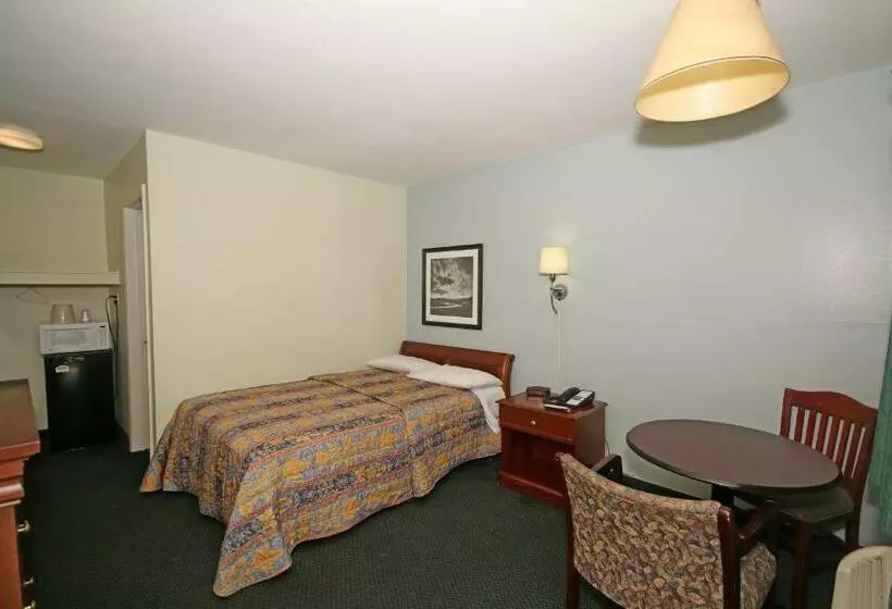 Standard-huone, Royal Inn And Suites Charlotte Airport