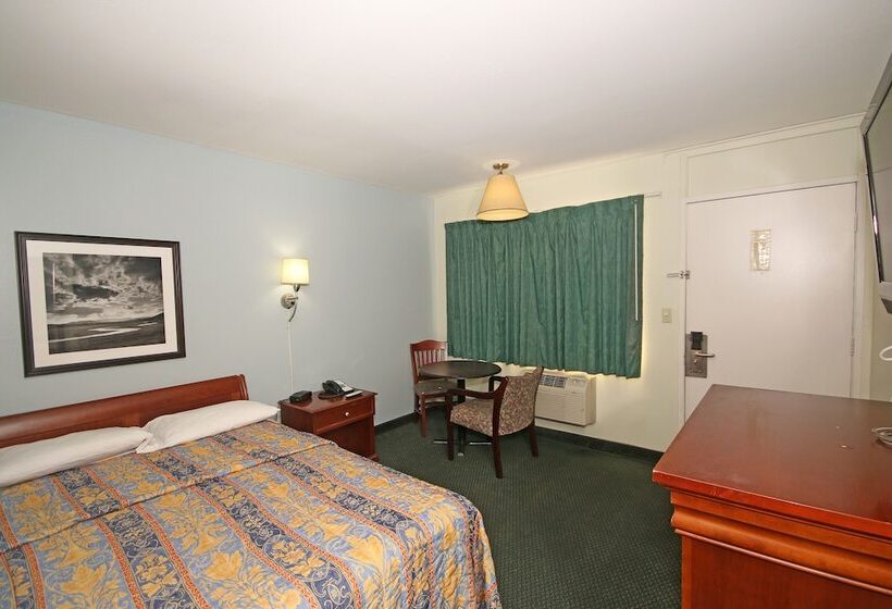 Номер Стандарт, Royal Inn And Suites Charlotte Airport