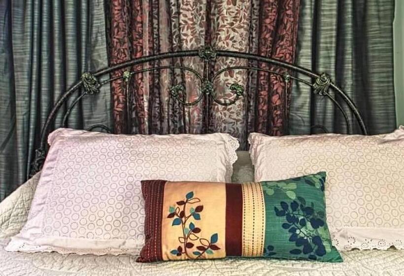 غرفة قياسية سرير كينج, St. Francis Inn   Saint Augustine