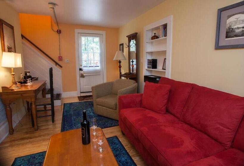 كابينة, St. Francis Inn   Saint Augustine