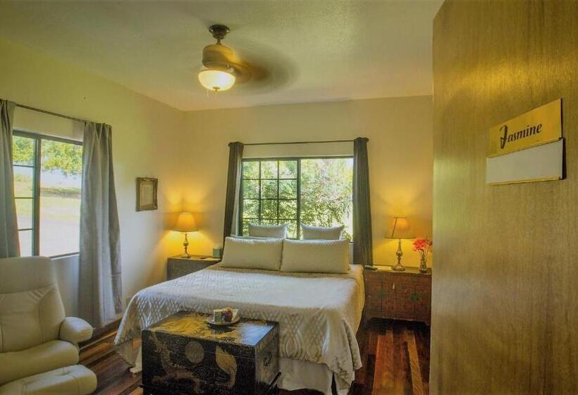 스탠다드 룸 킹사이즈 침대, The Inn At Kulaniapia Falls