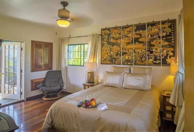 Premium room with view, The Inn At Kulaniapia Falls