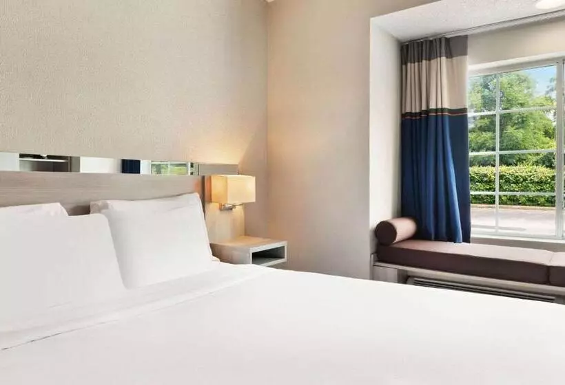 キングサイズベッドのスタンダードルーム, Microtel Inn & Suites By Wyndham Florence/cincinnati Airpo