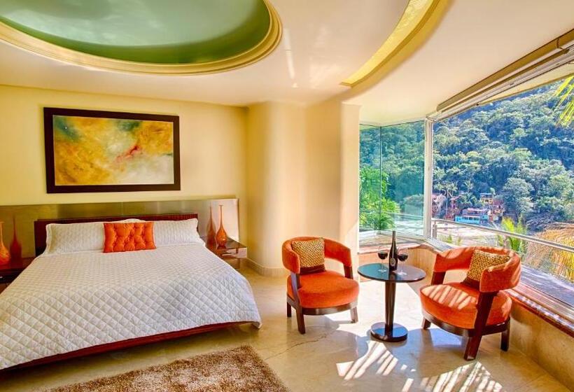 מיטת קינג בסוויטה, South Shore Villa Armonia Luxury Boutique