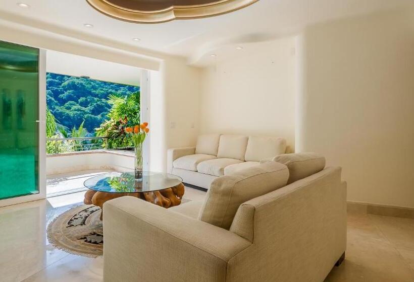 מיטת קינג בסוויטה, South Shore Villa Armonia Luxury Boutique