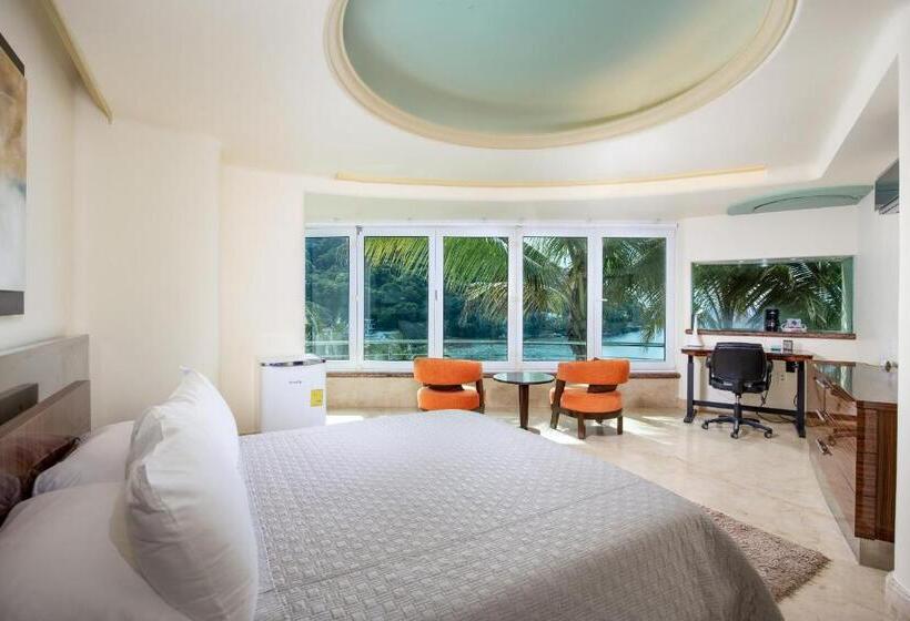 מיטת קינג בסוויטה, South Shore Villa Armonia Luxury Boutique