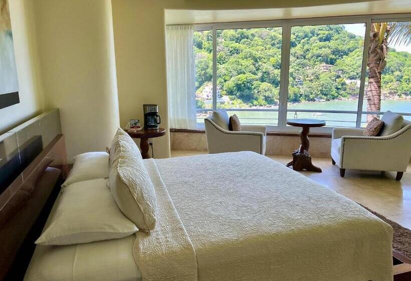 מיטת קינג בסוויטה, South Shore Villa Armonia Luxury Boutique